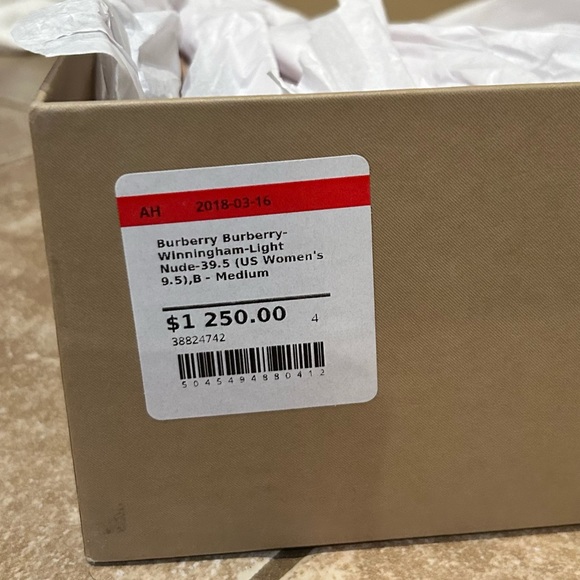 Never worn beige suede leather Burberry boots with box - Picture 6 of 8